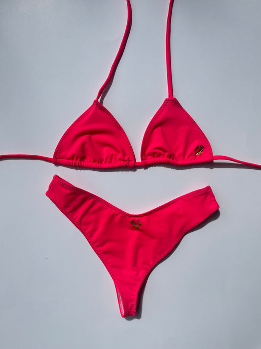 Non reversible triangle top